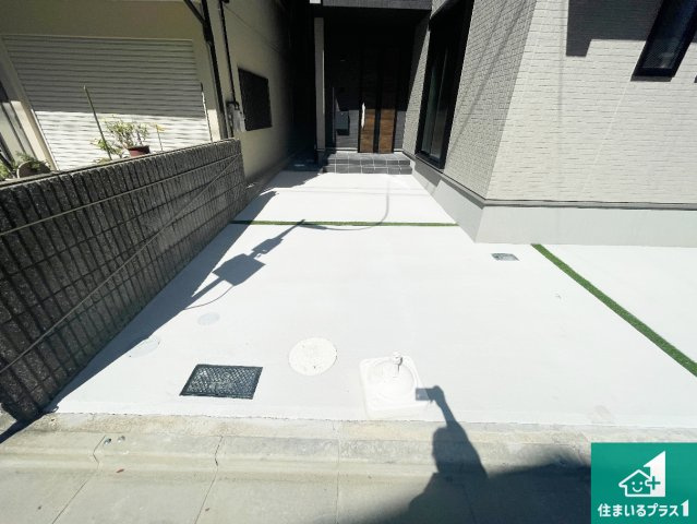 ■高槻市深沢本町　新築一戸建ての駐車場|駐車スペース！散水栓があるので、こまめに愛車を洗えます！