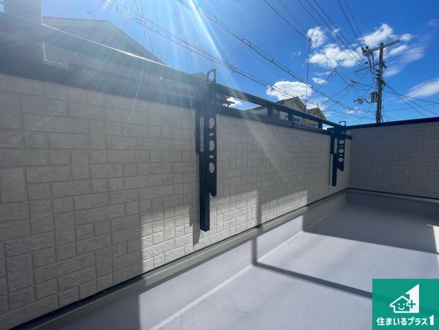 ■高槻市深沢本町　新築一戸建てのバルコニー|日当たりのよいバルコニー！お部屋が開放的に！
