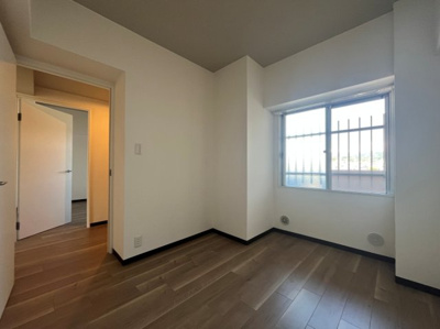 【洋室】 | コープ野村鈴蘭台 | 4部屋ございますので、ご家族が個室を持てますね。