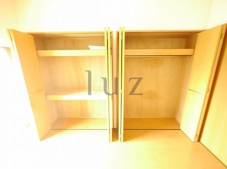 横浜市西区浅間町１丁目の賃貸マンションの収納|大型のクローゼット完備。