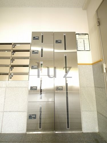 横浜市西区浅間町１丁目の賃貸マンションのその他共用部分|宅配ボックス完備。