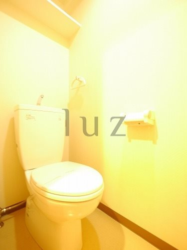 横浜市西区浅間町１丁目の賃貸マンションのトイレ|清潔感のあるトイレです。