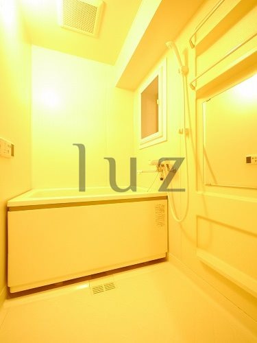 横浜市西区浅間町１丁目の賃貸マンションの浴室