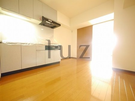 横浜市西区浅間町１丁目の賃貸マンションの居間・リビング