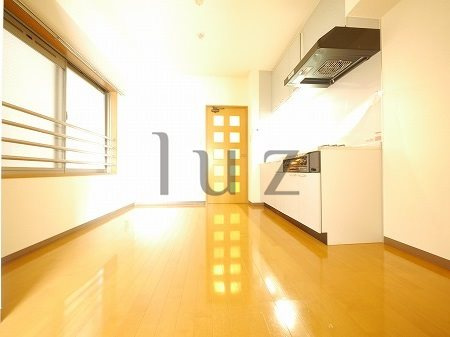 横浜市西区浅間町１丁目の賃貸マンションの居間・リビング