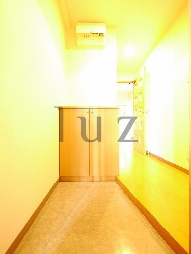 横浜市西区浅間町１丁目の賃貸マンションの玄関|シューズボックス完備の玄関スペースです！