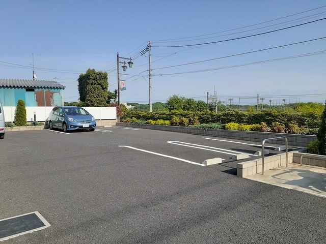 プレミアムヒルズの駐車場