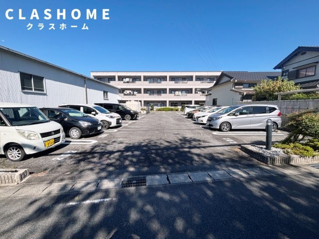 プリマヴェイラⅡの駐車場