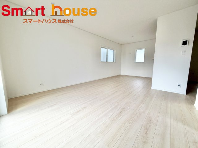 町田市薬師台第1　新築全13棟の居間・リビング|こだわりの広がりとゆとり♪家族と過ごす時間を大切にしたい方に、ぴったりの明るくゆとりある住空間です♪