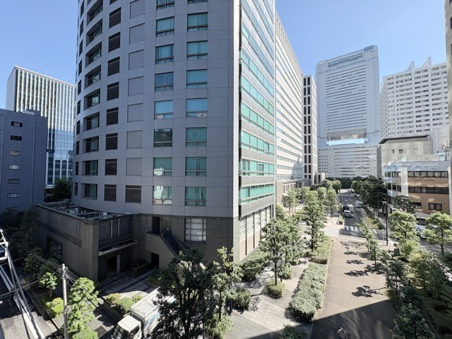 【展望】 | フェニックス芝公園 | 眼前に広がる空の雄大さと、このお部屋の自慢の一つである「眺望」をご覧ください。毎日、この景色を独り占めできる新生活に夢が広がります。～即日のご見学可能～　お問合せはお気軽にどうぞ。