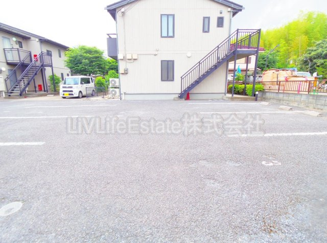 オストベルグ・ミヤコBの駐車場