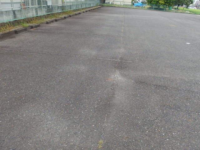 セントラル東大友の駐車場