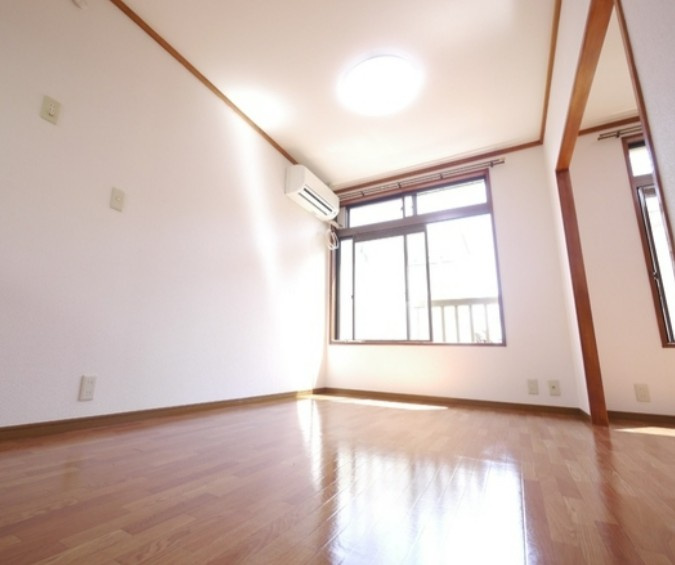相模原市中央区相生３丁目のアパートの居間・リビング