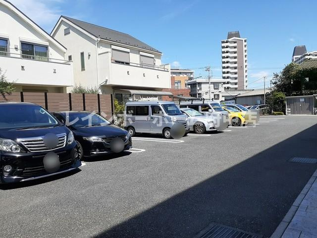 グランベルメゾンの駐車場
