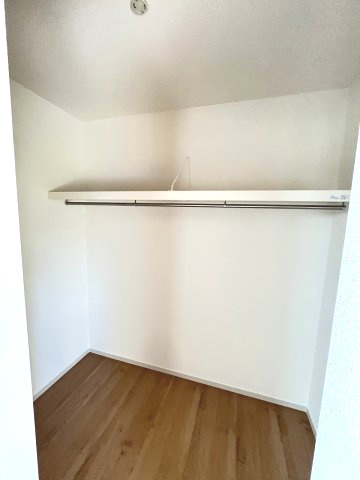 【収納】 | 糟屋郡須恵町新原6期　1号棟（全2棟）【仲介手数料無料・0円】 | 現地写真。ウォークインクローゼットです。