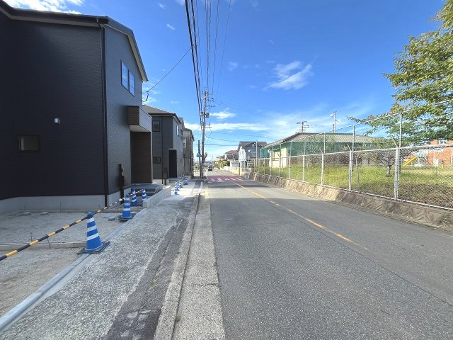 【その他】 | 糟屋郡須恵町新原6期　1号棟（全2棟）【仲介手数料無料・0円】 | 現地写真。前面道路です。