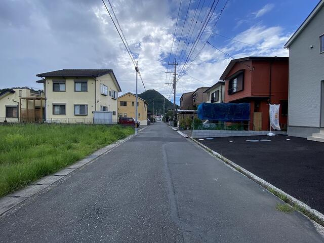 駿東郡清水町徳倉の新築一戸建の前面道路含む現地写真|前面道路　車通りはそんなにありません