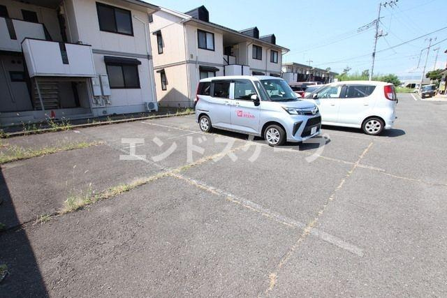 フローラＡの駐車場|高崎、前橋のお部屋探しはエンドスケープまで！お客様の理想お聞かせ下さい♪