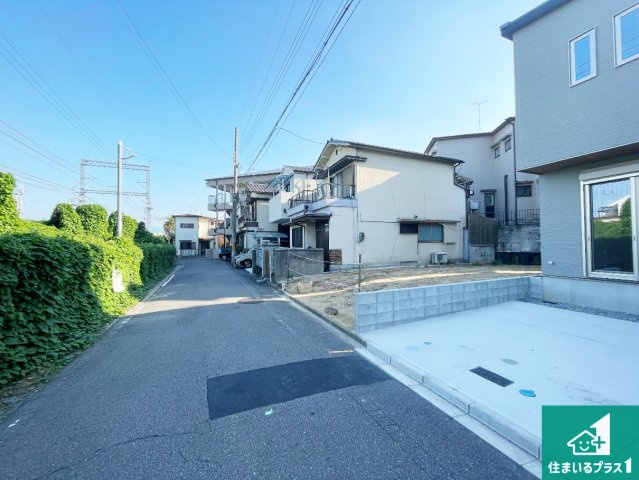 10(土)11(日)12(祝)現地説明会！◆大阪狭山市池尻中　新築一戸建ての前面道路含む現地写真|周辺は閑静な住宅街！前面道路広々で車の出し入れも便利です。駐車が苦手な方でも安心して車庫入れできます！