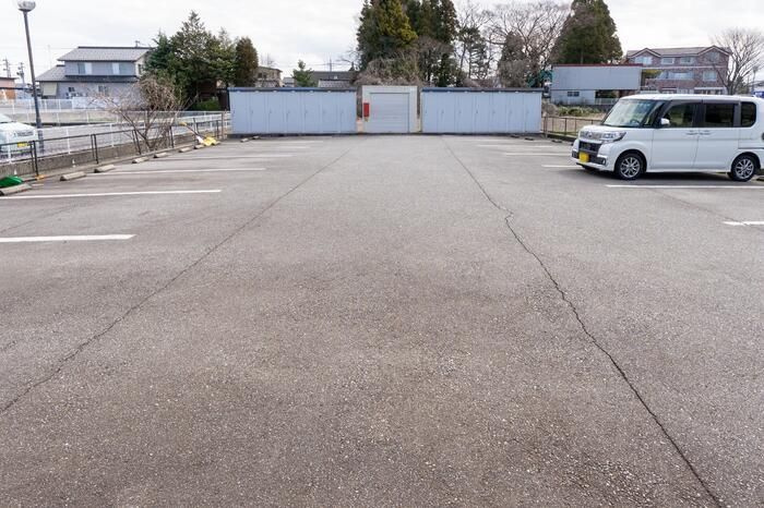 リビングタウン下新北町の駐車場