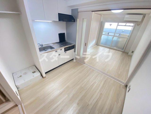 大阪市淀川区西中島３丁目の賃貸マンションの居間・リビング