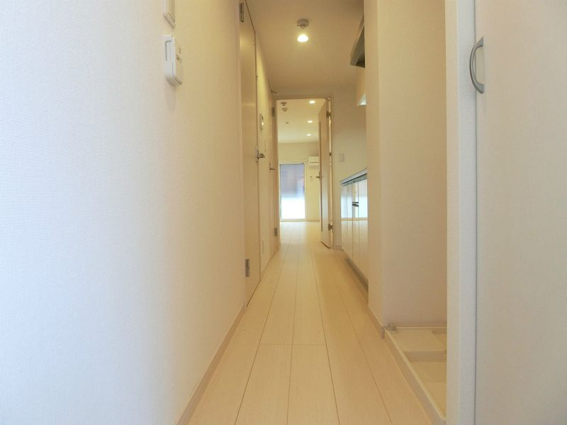 東村山市諏訪町１丁目の賃貸マンションの玄関