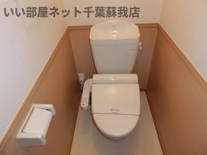 いずみハイツのトイレ|落ち着いた色調のトイレです