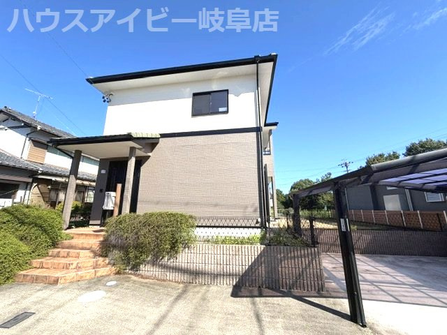 岐阜市大洞柏台！築23年再生住宅！お車3台可能！2台分カーポート！大容量のウォークインクローゼット！の外観|岐阜市大洞柏台！築23年再生住宅！お車3台可能！2台分カーポート付き！大容量のウォークインクローゼット！