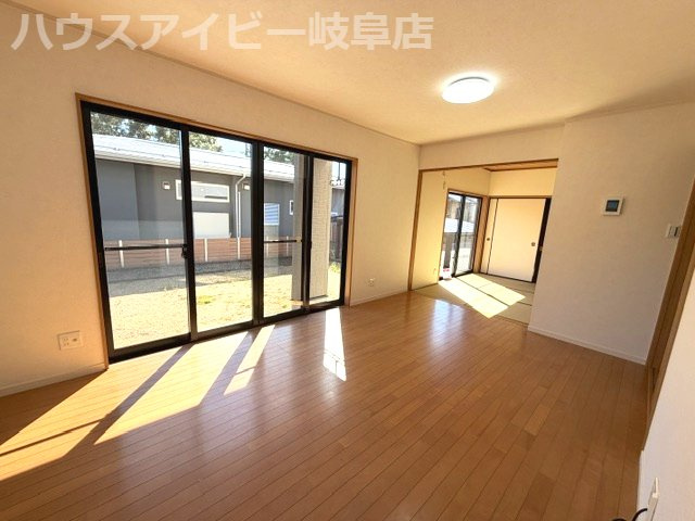 【居間・リビング】の画像
