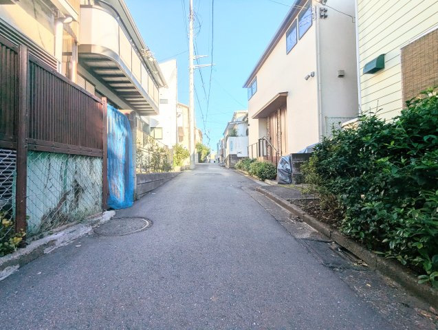 中野区大和町4丁目　中古戸建の前面道路含む現地写真|現地写真

現地ご見学希望・資料請求などお気軽にお問い合わせ下さい！
03-5990-5201