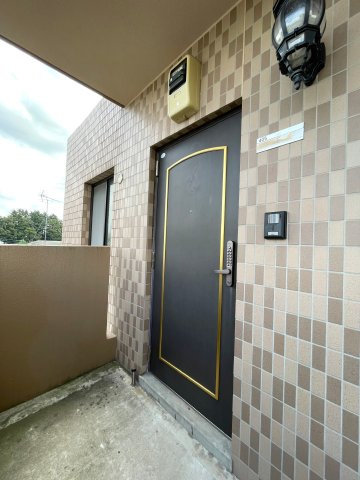 日高市南平沢　ブランカーラの玄関