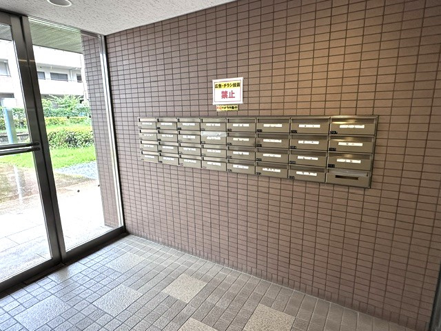 ローレルスクエア登美ヶ丘第1期10番館のその他共用部分|集合郵便受け。
