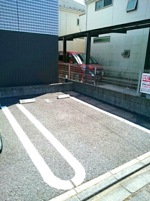 クレセールの駐車場
