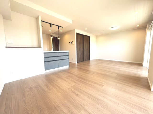 高槻市上土室１丁目の中古マンションの居間・リビング|ゆったり過ごせるリビングです。