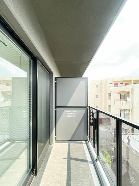 Ｌｏｇ登戸ｓｔａｔｉｏｎ　ｓｉｄｅのバルコニー