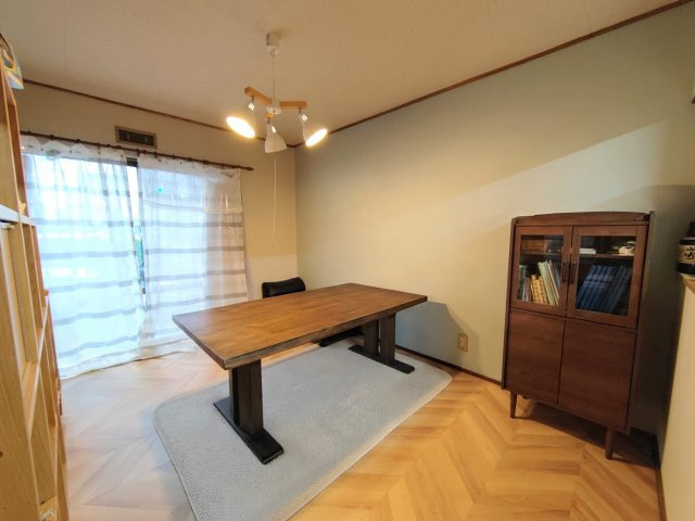 売中古戸建　静岡市駿河区下島のダイニング|毎日の健康に欠かせない食事を、明るく、落ち着いた空間で！