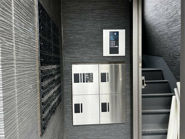 所沢市青葉台のアパートのエントランス