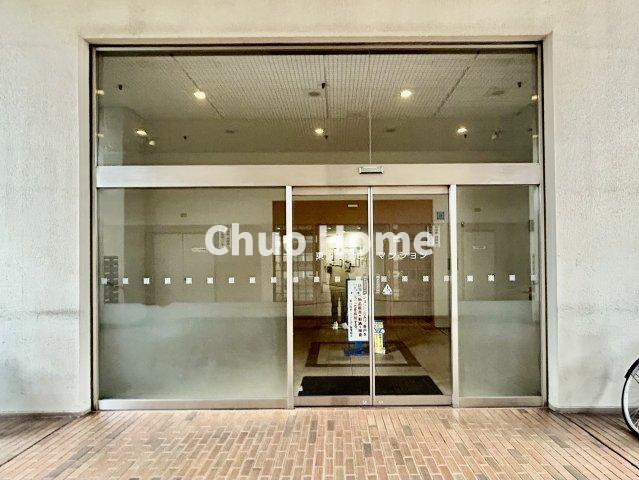 東白髭第二マンションのエントランス|【エントランス】マンションのエントランスは、その物件の印象を決める、顔とも言える場所です。毎日通る場所ですからきれいなのが一番です。