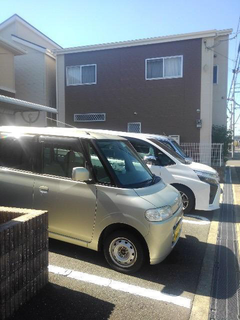 ミルト諸福の駐車場