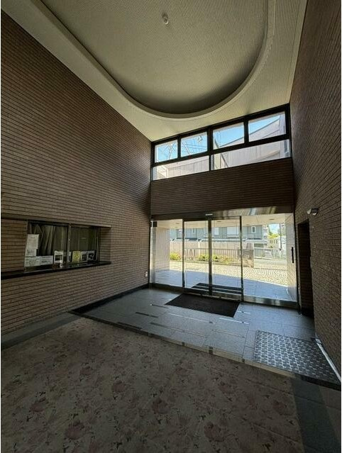 イトーピア仲町台のエントランス