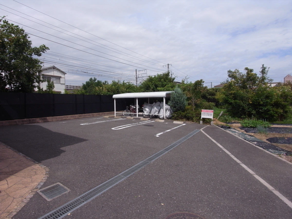 サンフォルムⅢの駐車場