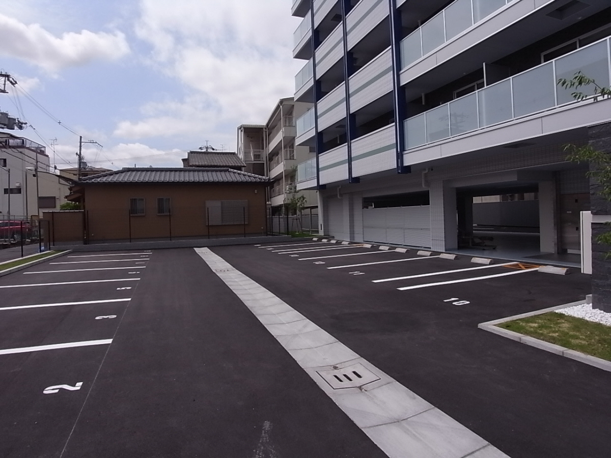 サンフレンドソラーナの駐車場