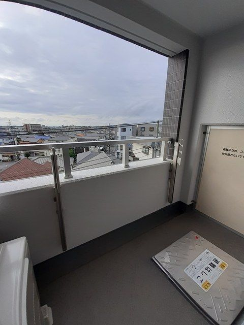 青梅市野上町２丁目の賃貸マンションのバルコニー
