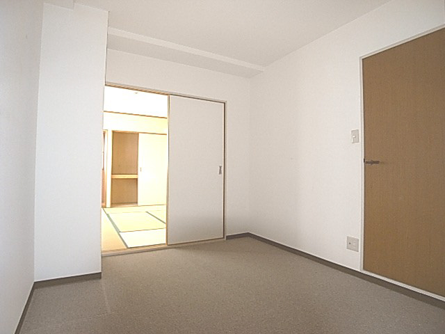 ヒルズシティ寝屋川の洋室