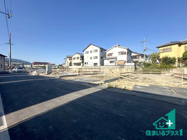 ●生駒郡平群町下垣内　第5期　新築一戸建ての前面道路含む現地写真|駅やスーパー、小学校・中学校等日常生活に欠かせない情報や道のりもご紹介いたしますのでお気軽にご相談ください。