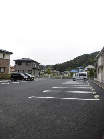 スフィーダⅠの駐車場