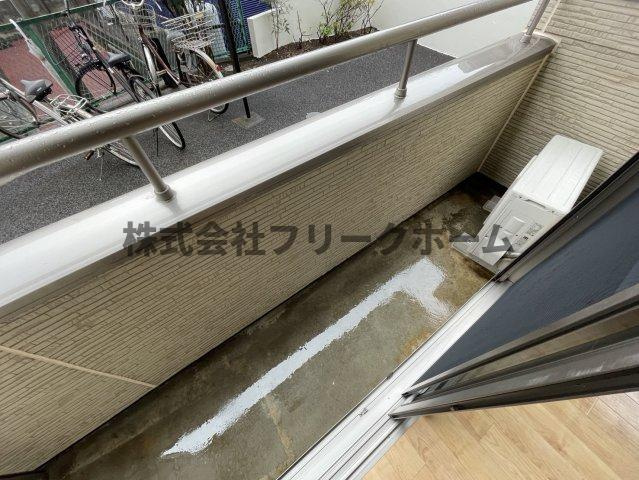 三鷹台マンションのバルコニー