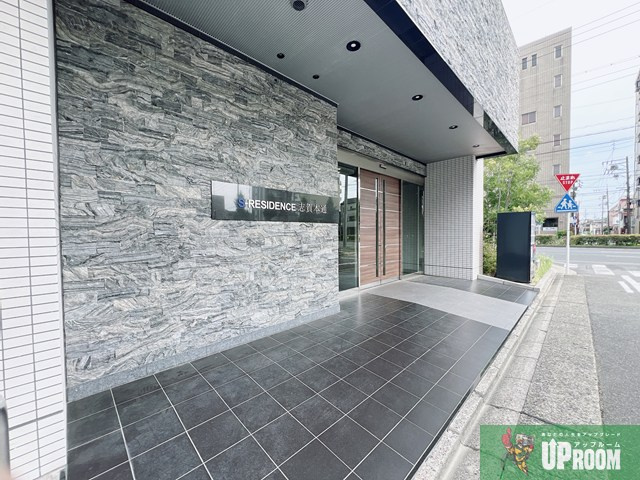 S-RESIDENCE志賀本通のエントランス