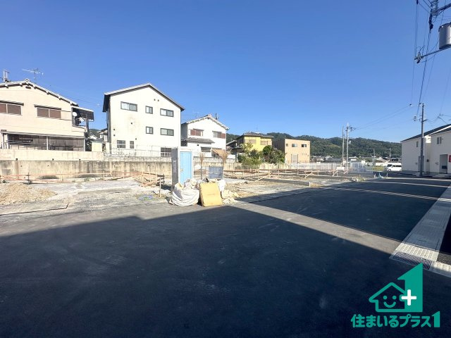 ●生駒郡平群町下垣内　第5期　新築一戸建ての前面道路含む現地写真|周辺は閑静な住宅街です。前面道路もしっかりと有りますので車の出し入れも安心ですよ！