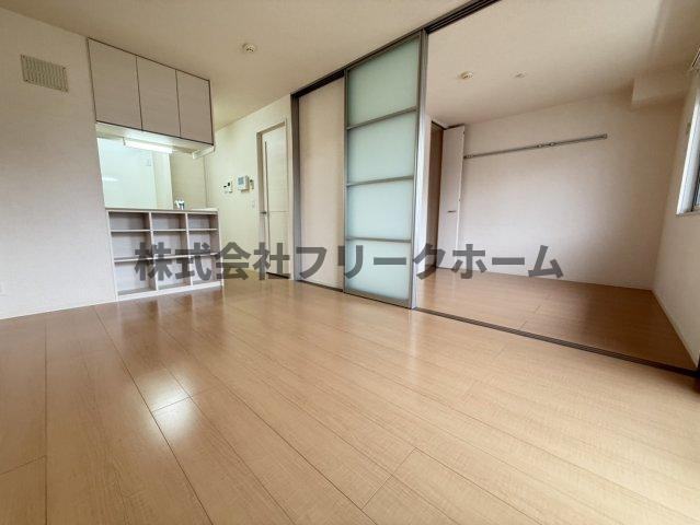 三鷹市深大寺２丁目のアパートの居間・リビング